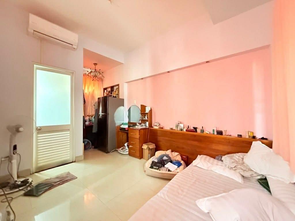 Vị trí: P4 Tân Bình, khu vực sầm uất, giao thương cực tốt.