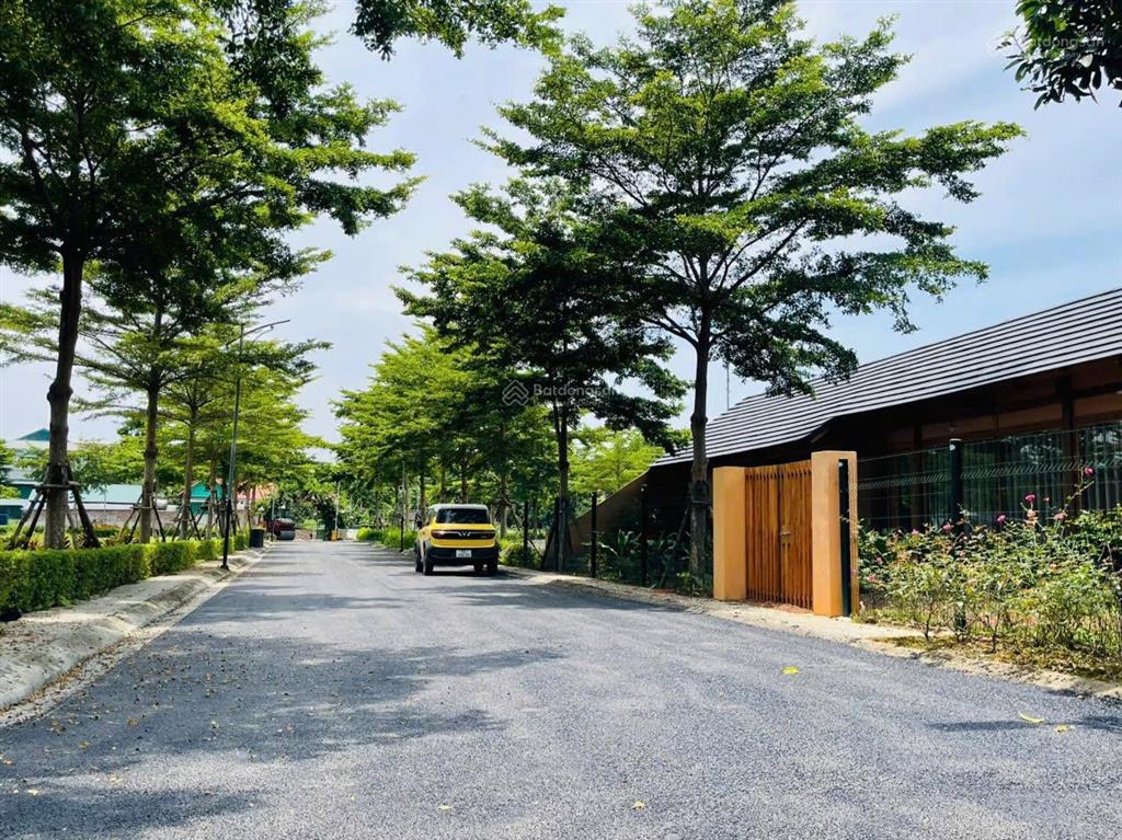 Bán đất xã hoà lạc xây ngay cho thuê, 100m2 view hồ mt 8m chỉ hơn 3 tỷ 0977 514 ***