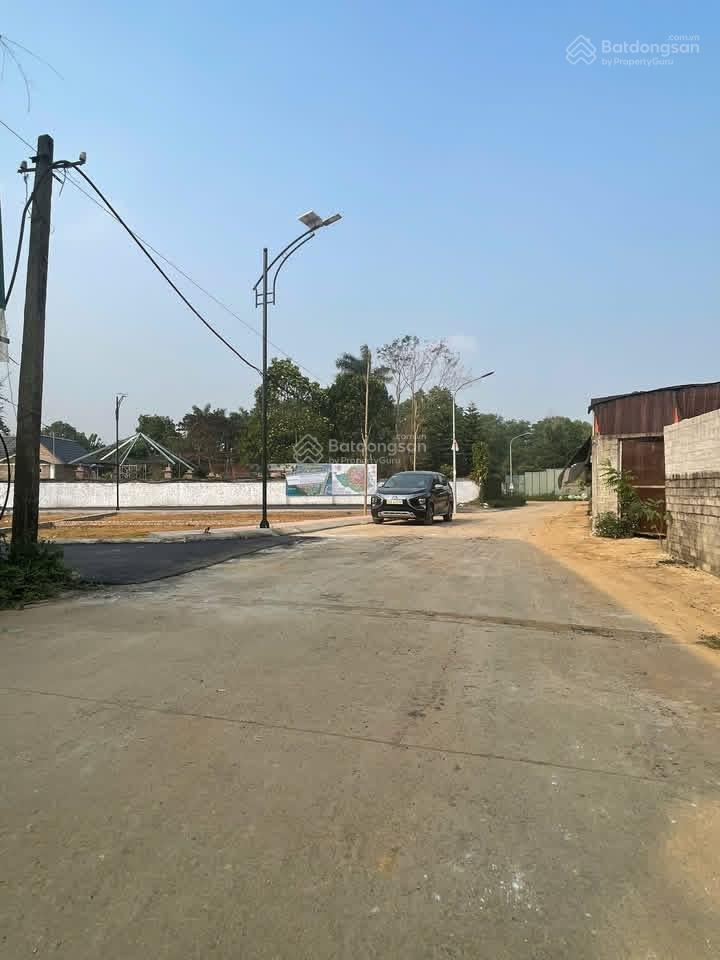 Bán đất hoà lạc thôn 6 xã phú cát, dt 100m2 mt 6m sẵn sổ sang tên 0977 514 ***