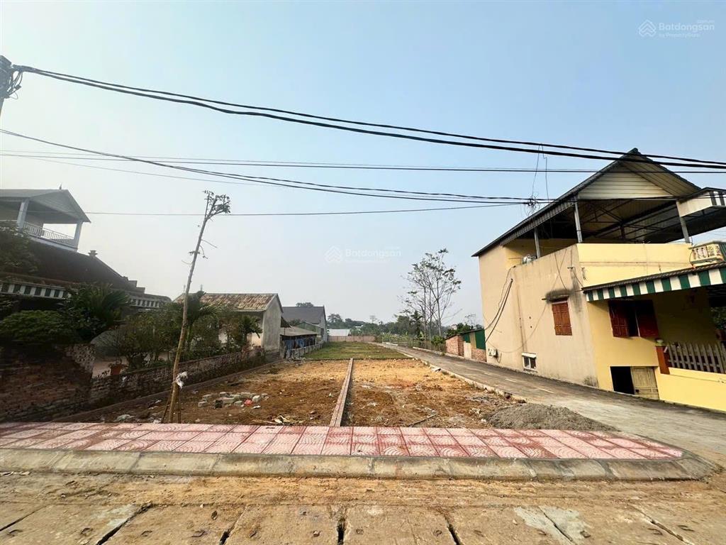 Bán đất hoà lạc thôn 6 xã phú cát, dt 100m2 mt 6m sẵn sổ sang tên 0977 514 ***
