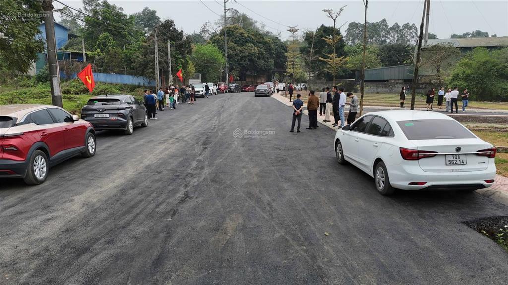 Hot cần bán rất gấp đất phú cát  hoà lạc 100m2 mt 5m đường 10m giá 3 tỷ 0977 514 ***