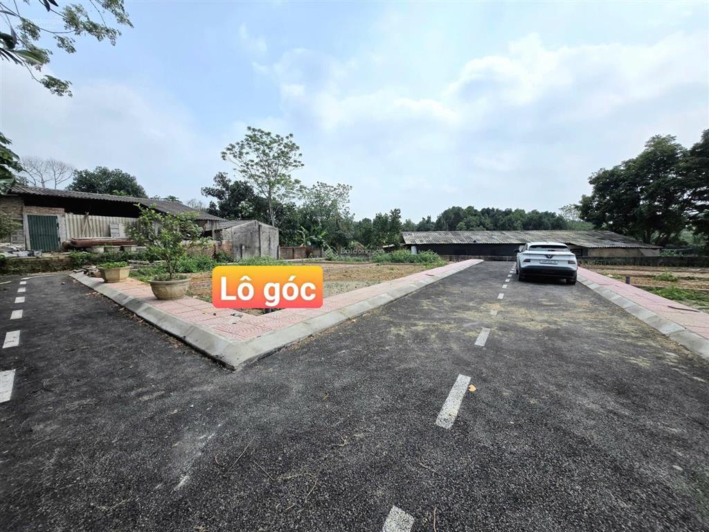 Chính chủ gửi bán gấp đất đoài phương bám quốc lộ 21 100m2 cổng đhqg chỉ 2.6 tỷ lô góc 0977 514 ***