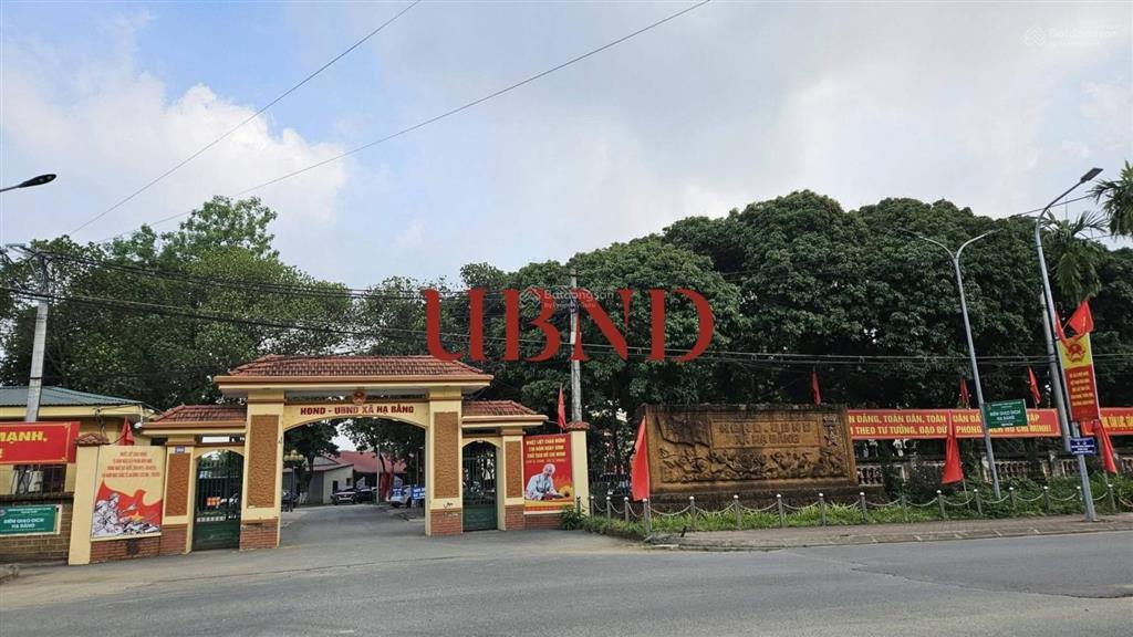 Bán đất cổng uỷ ban xã hạ bằng, thôn sen trì, hoà lạc, 2,1 tỷ, 60m2, sổ đỏ đầy đủ 0977 514 ***