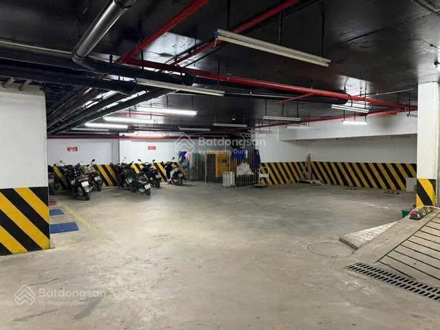 Hiếm nhà lạc long quân 300m2 x 8t + 1 hầm kinh doanh, ô tô tránh, 2 thang máy, view hồ