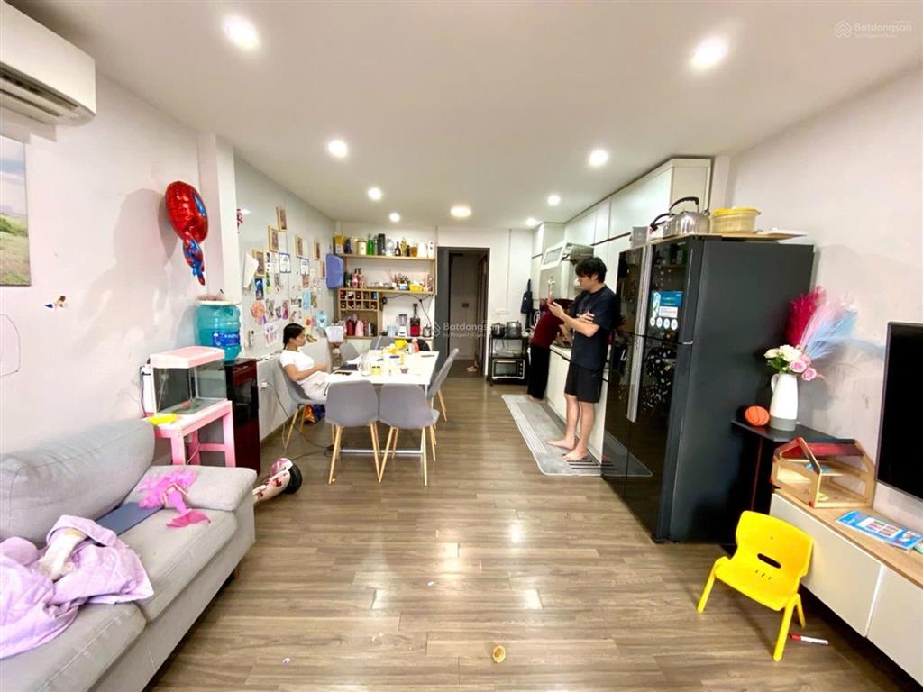 Nhà lạc long quân 35m2 x 5t kinh doanh, ô tô, view hồ tây, nội thất cao cấp 9 tỷ.