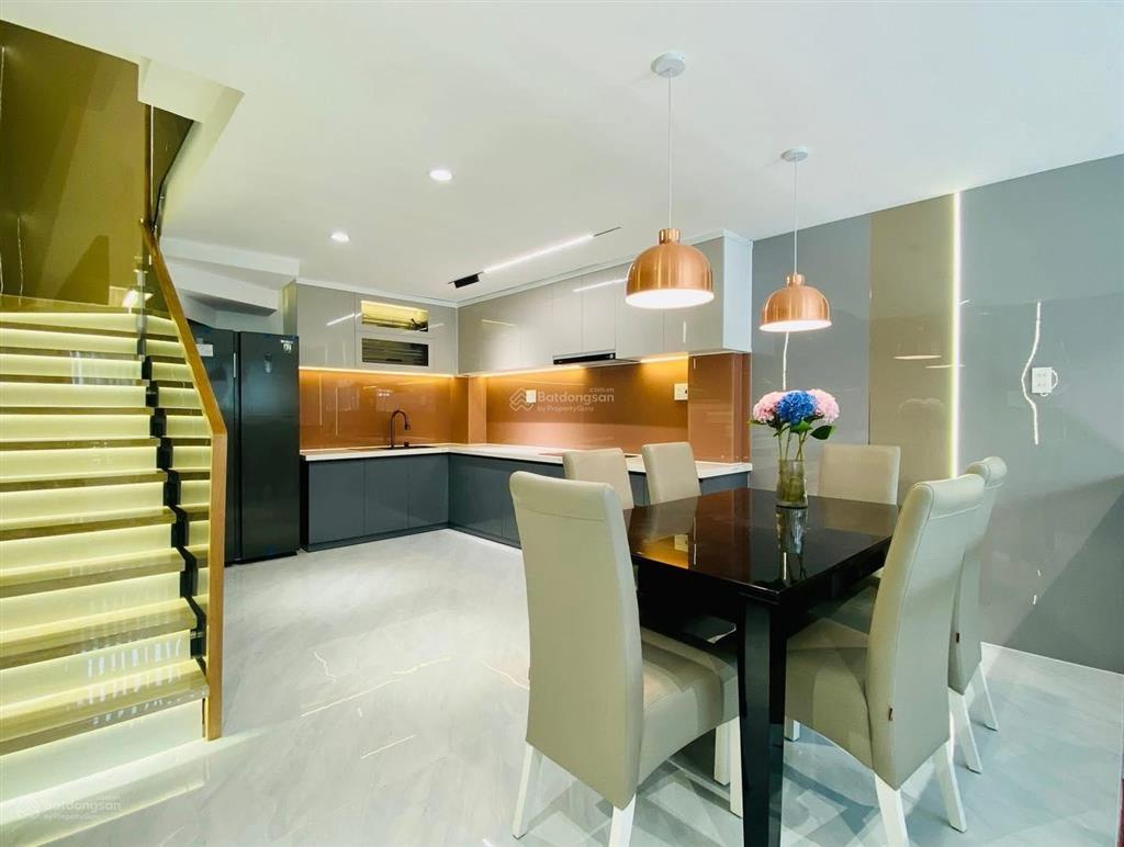 Nhà phan đăng lưu 49m2 / 3,6 tỷ, 5 tầng không gian rộng giá tốt shr