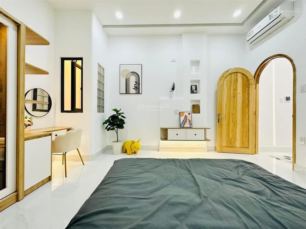 Bán nhà riêng tại lê thúc hoạch, 37m2, 4pn, 4wc, đẹp xuất sắc