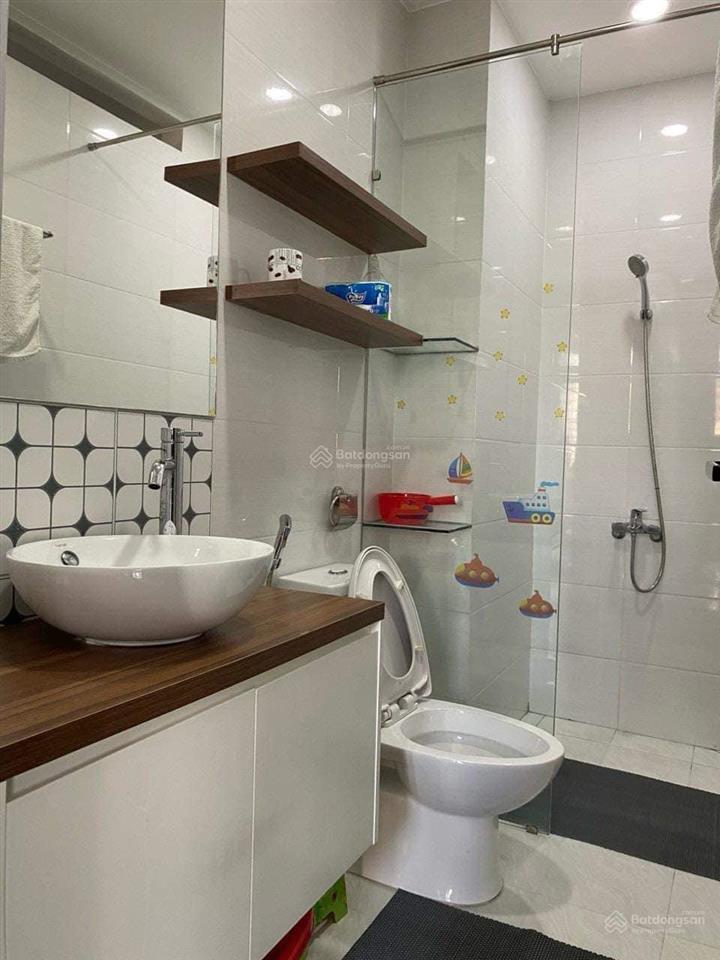 Kẹt tiền bán nhà tại 3/2, q10, hcm 4,5 tỷ, 55m2, 4pn, 4wc