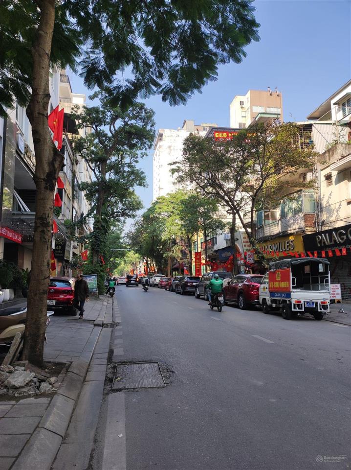 Bán nhà mặt phố quán thánh, dt 158m x 3 tầng, mặt tiền 8.2m, 94.5 tỷ