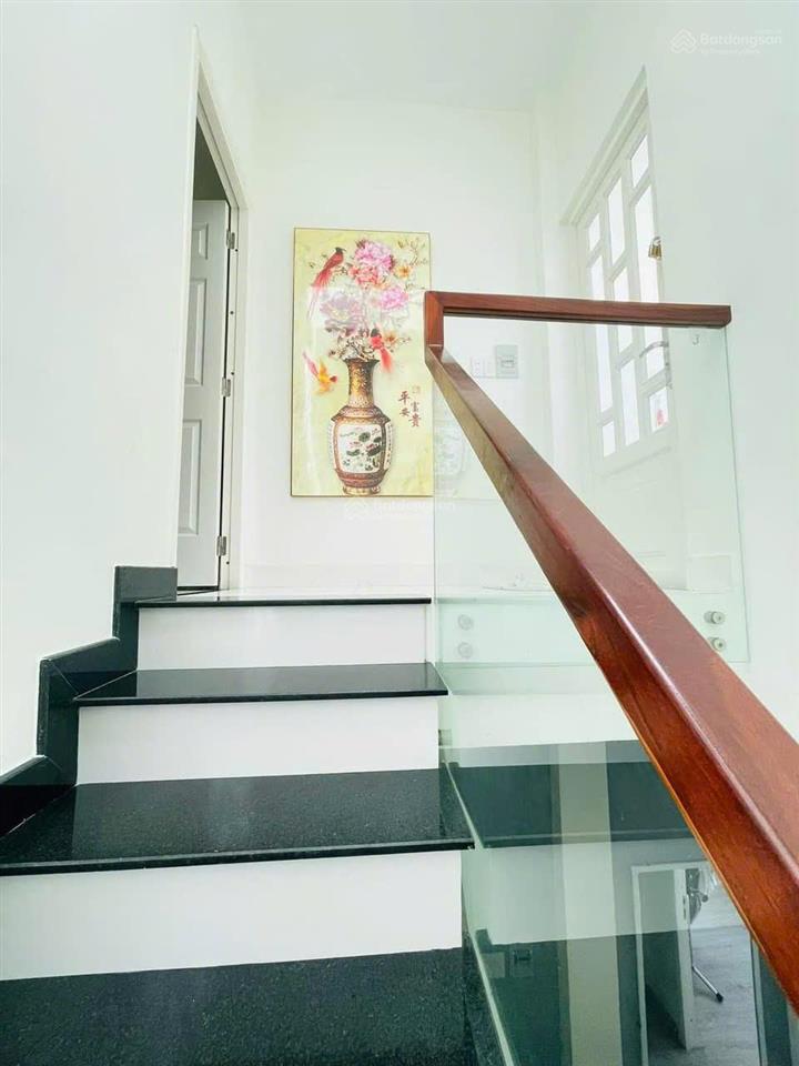 Bán nhà cực đẹp thành mỹ p8 tân bình 35m2 3 tầng chỉ 5,6 tỷ.