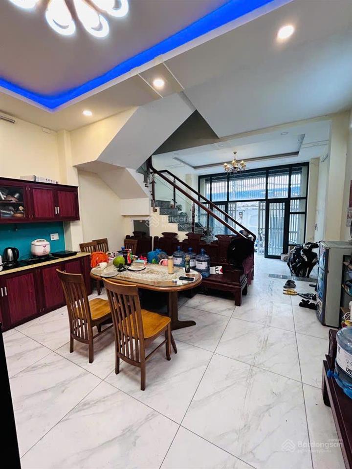 Bán nhà mặt tiền đường nhựa huỳnh tấn phát quận 7 70m2 3 tầng chỉ 10,6 tỷ.