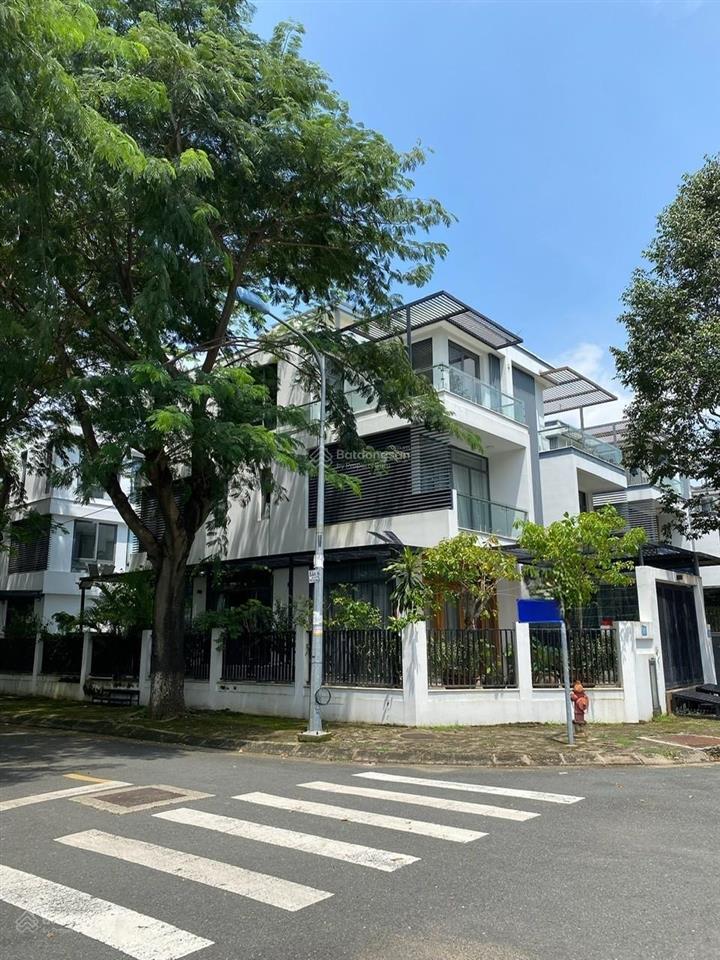 Biệt thự góc 2 mặt tiền sang trọng, đã hoàn thiện cao cấp năm 2023