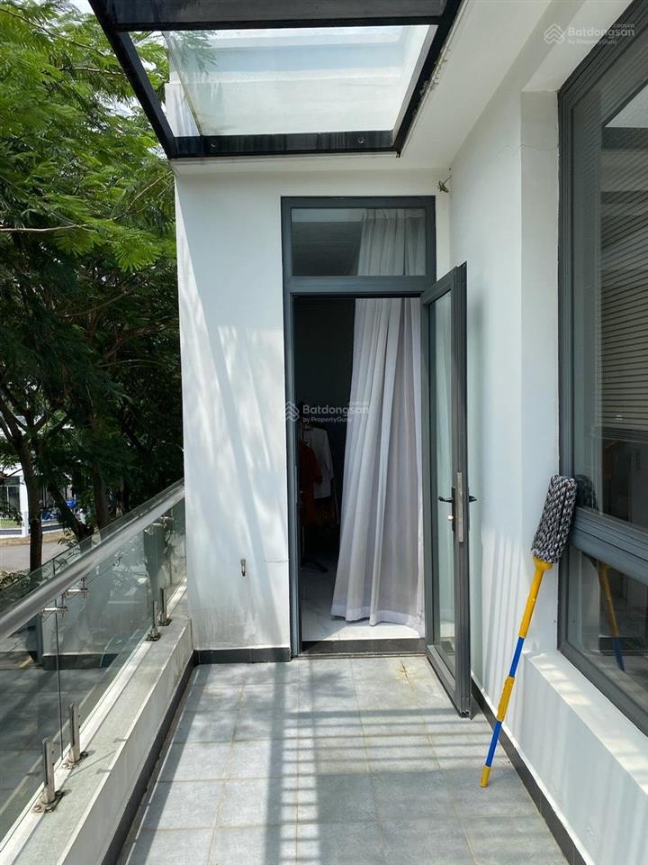 Biệt thự góc 2 mặt tiền sang trọng, đã hoàn thiện cao cấp năm 2023