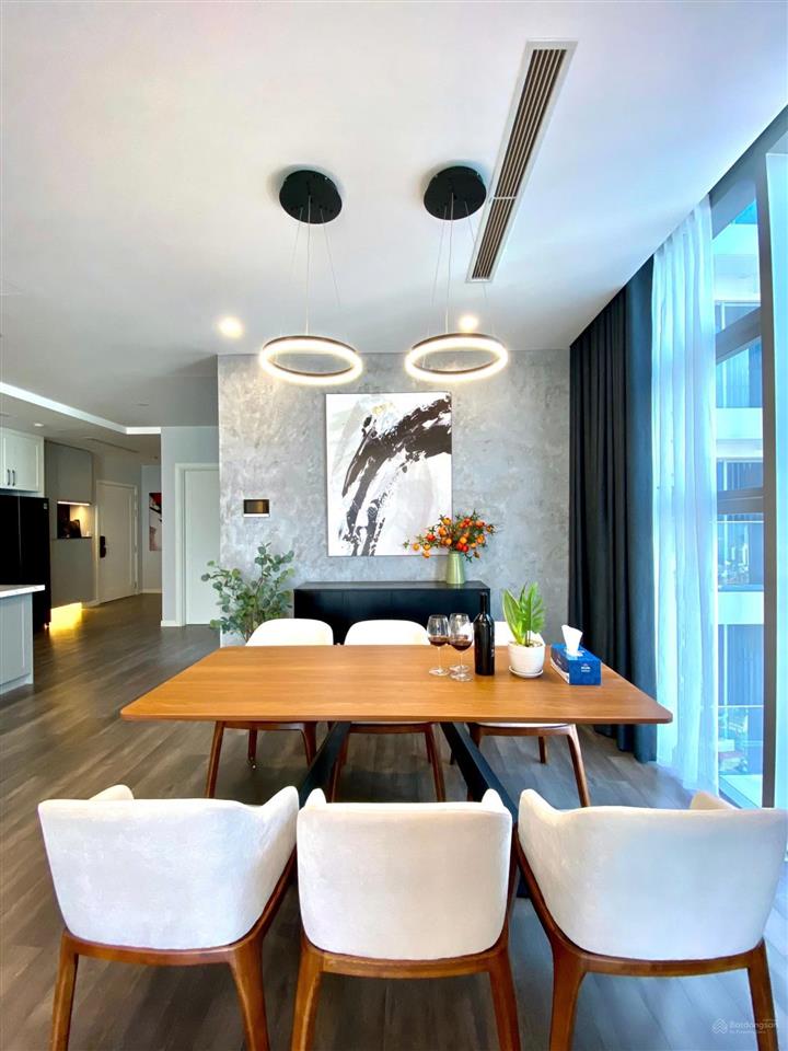 Hot .chủ nhà gửi bán căn hộ 3pn dt 131m2 tại chung cư the nine số 9 phạm văn đồng cầu diễn hà nội