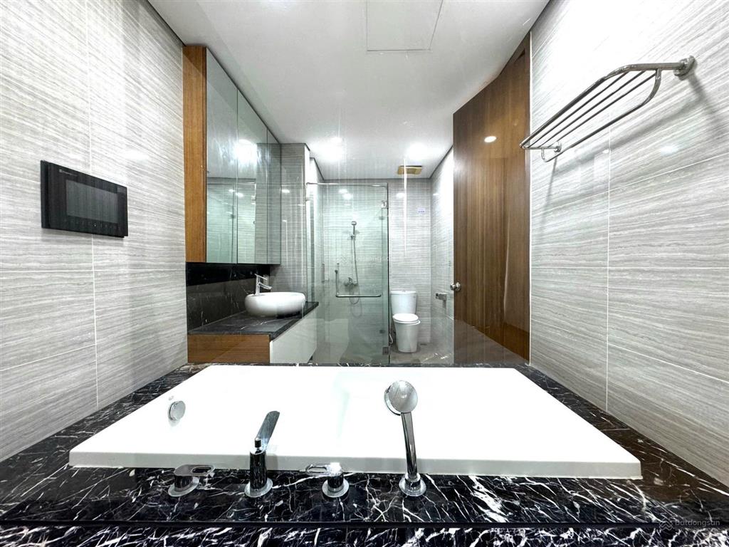 Hót.hót chủ nhà gửi bán căn hộ 3 pn 2wc dt 128m2 tại chung cư dolphil plaza số 28 trần bình mỹ đình