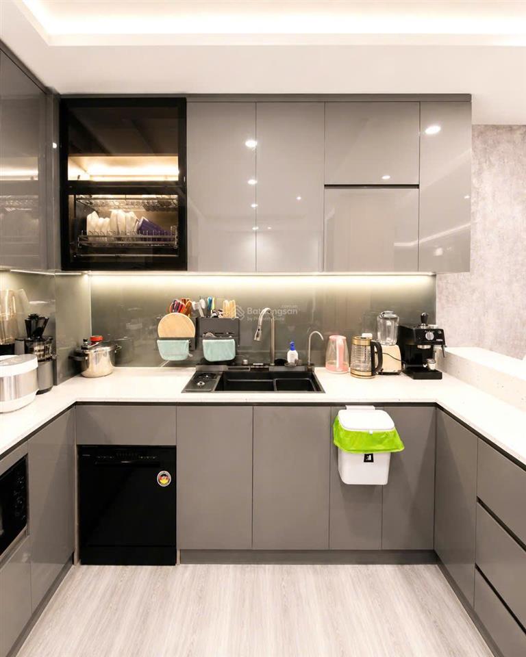 Bán căn hộ the everrich i, giá 8 tỷ, đt 116m2, 3pn, 2wc, hướng đb, pháp lý đầy đủ