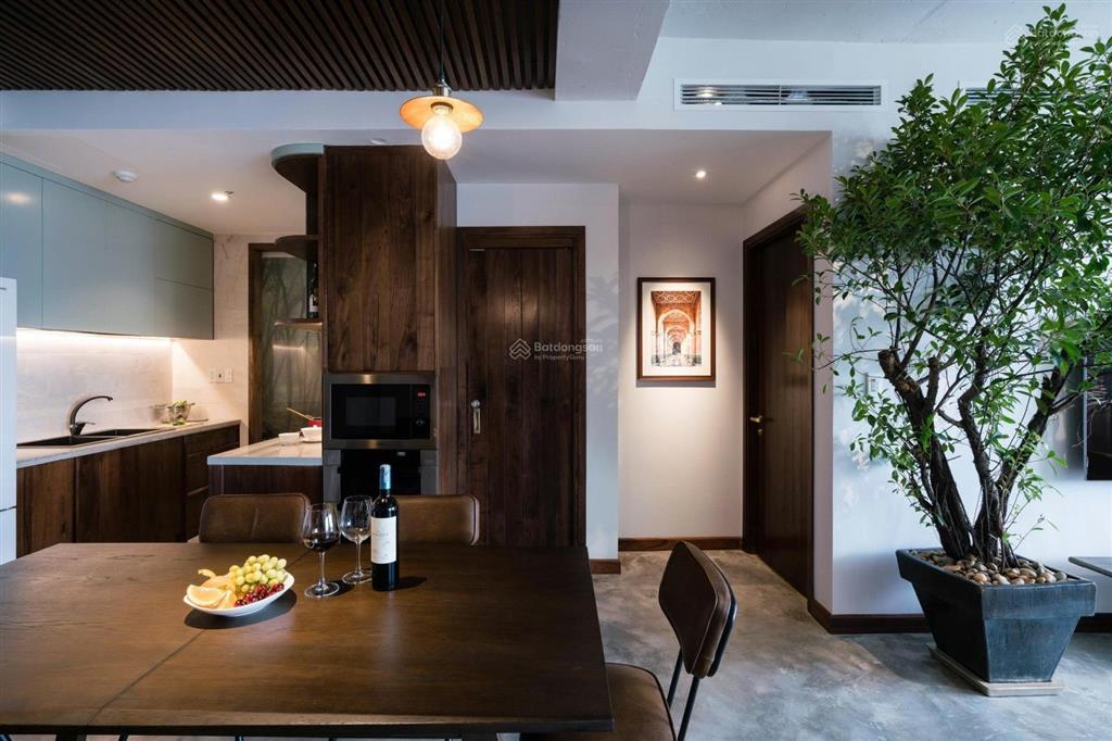 Bán cc the gold view, dt 81m2, 2pn, 2wc, view đông nam, giá 7,4 tỷ t/l 0916 565 ***