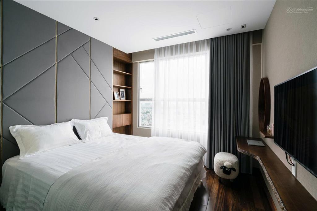 Bán cc the gold view, dt 81m2, 2pn, 2wc, view đông nam, giá 7,4 tỷ t/l 0916 565 ***
