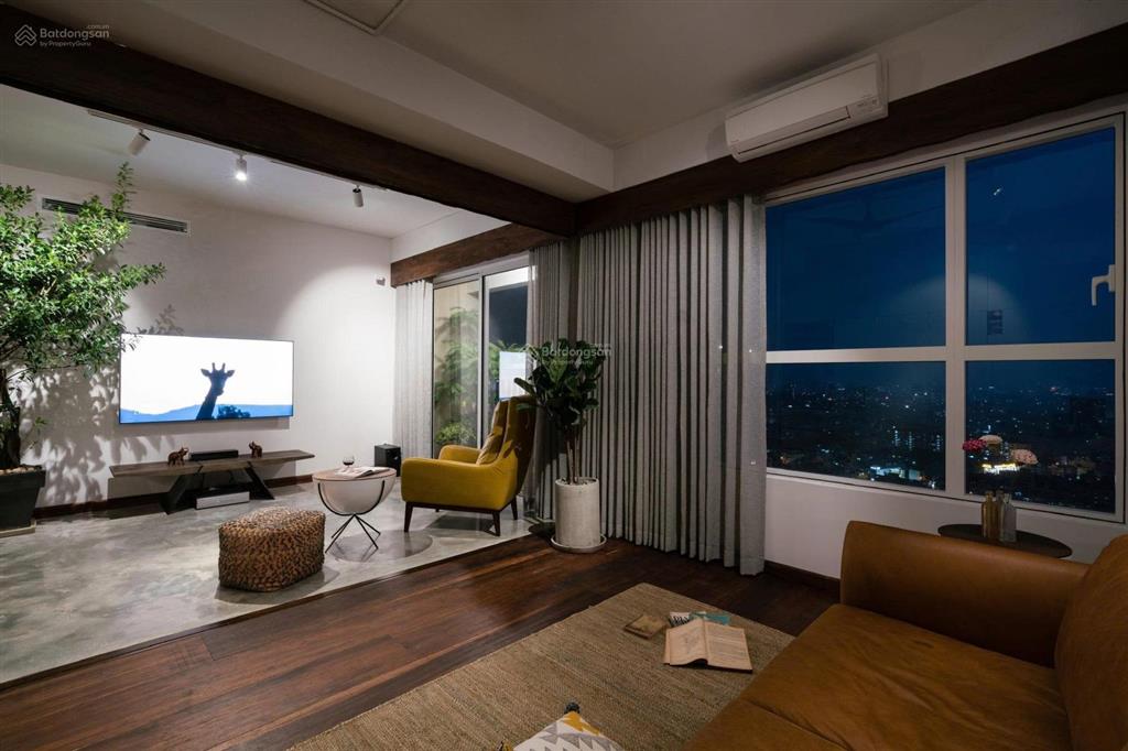 Bán cc the gold view, dt 81m2, 2pn, 2wc, view đông nam, giá 7,4 tỷ t/l 0916 565 ***