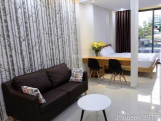 Cho thuê căn hộ ban công q1, đường trần hưng đạo gần cầu nguyễn văn cừ, công viên 23/9, đh văn lang