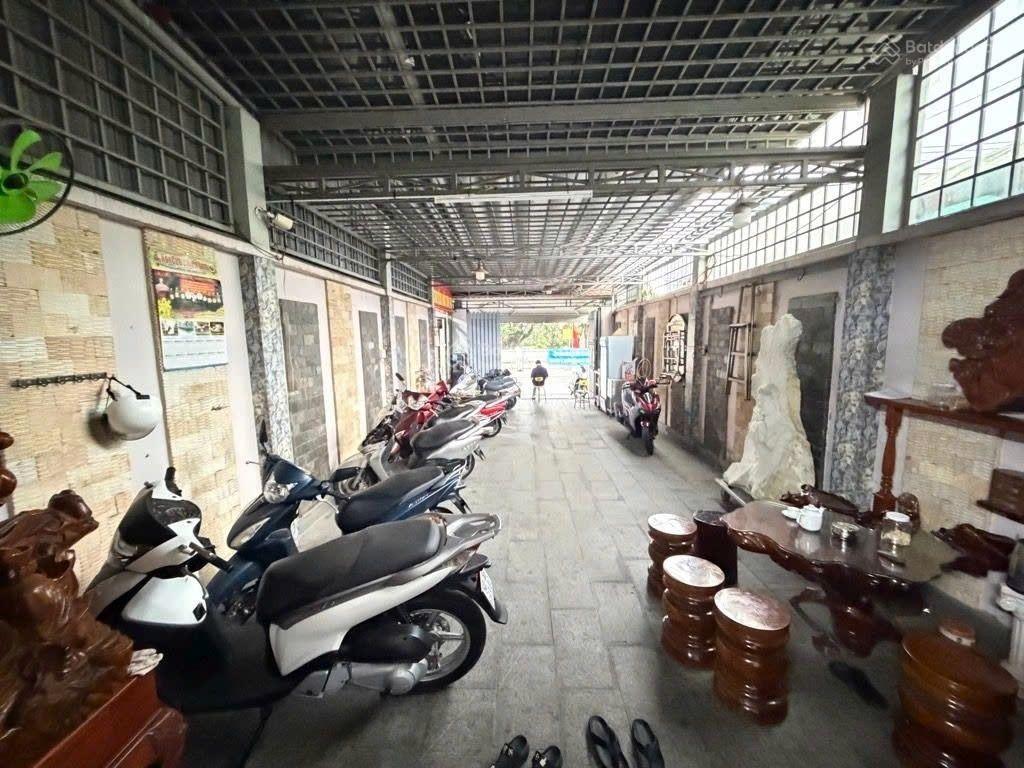 Vị trí kinh doanh lý tưởng nhất quận 9  mặt tiền tân hoà 2 sân để 2 chiếc ô tô thoải mái