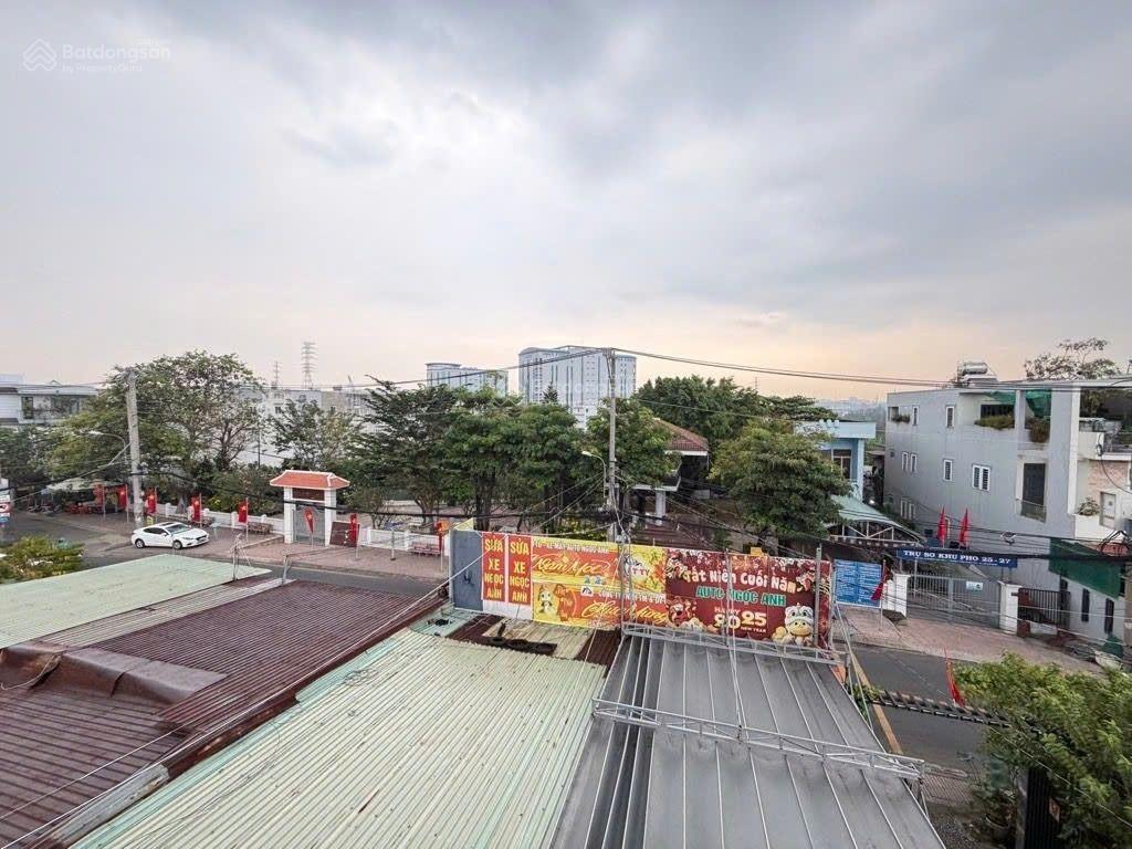 Vị trí kinh doanh lý tưởng nhất quận 9  mặt tiền tân hoà 2 sân để 2 chiếc ô tô thoải mái