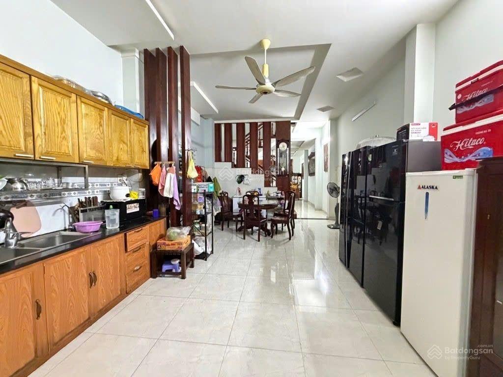 Vị trí kinh doanh lý tưởng nhất quận 9  mặt tiền tân hoà 2 sân để 2 chiếc ô tô thoải mái