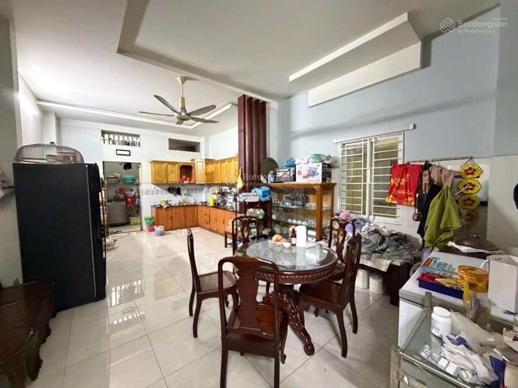 Vị trí kinh doanh lý tưởng nhất quận 9  mặt tiền tân hoà 2 sân để 2 chiếc ô tô thoải mái