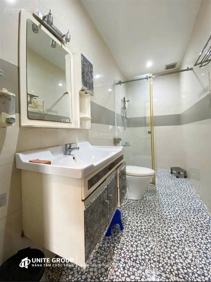 Cho thuê căn hộ quận 4, mặt tiền đường bến vân đồn, gần cầu calmette quận 1 có thang máy, bảo vệ