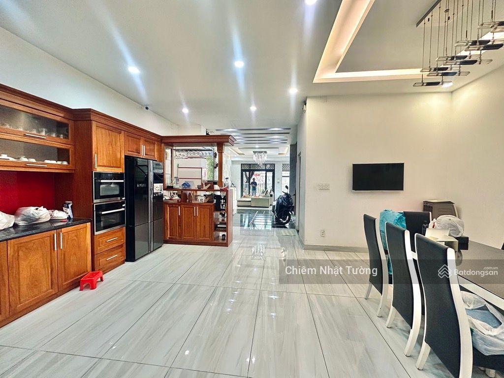Nhà bán như biệt thự, hẻm 8m, 4 tầng kiên cố, 7m x 22m (154m2) tặng nội thất, lê văn quới, 15ty
