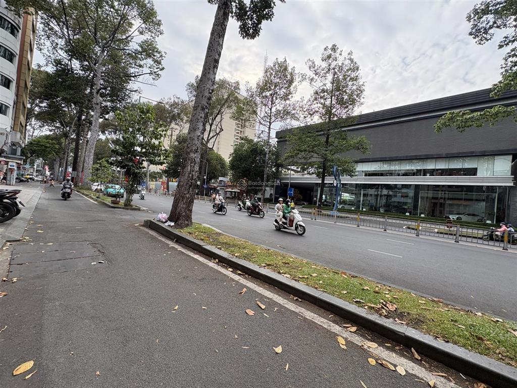 Only 5,3 tỷ sở hữu nhà trung tâm q1  cách 1 căn ra hẻm xe hơi  khu dân cư hiện hữu