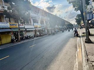 Nhà trệt lửng 48m  mở nail  kinh doanh ngay trung tâm quận 1 cách mặt tiền 1 căn