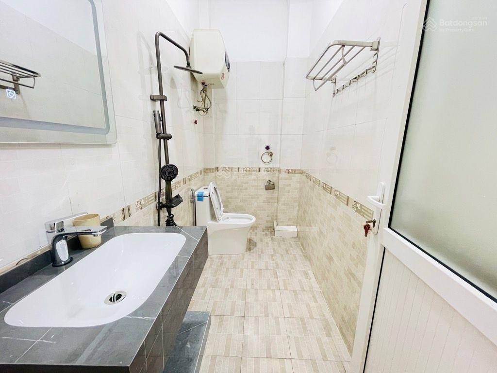 Chính chủ gửi bán dt 45m2 giá hơn 6 tỷ nhà 4 tầng ngọc hồi ô tô đỗ cửa dân cư đông vị trí đẹp