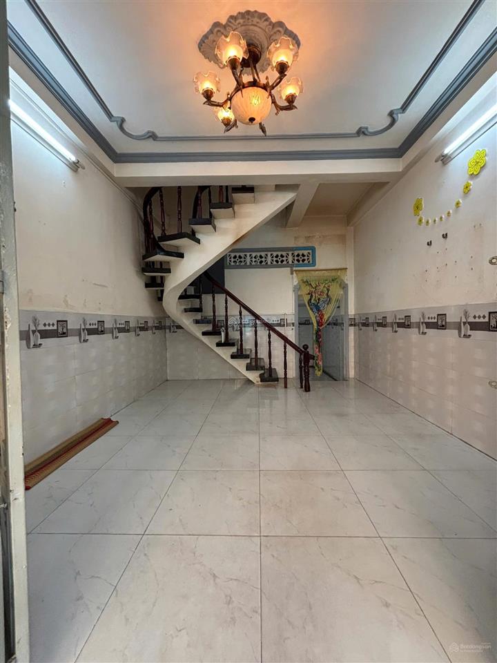 Nhà mặt tiền đường 8m quận gò vấp, vị trí đẹp