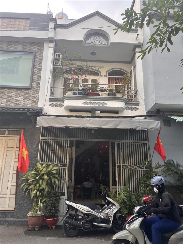 Nhà mặt tiền đường 8m quận gò vấp, vị trí đẹp