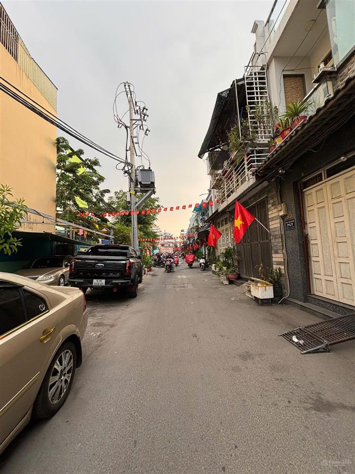 Nhà mặt tiền đường 8m quận gò vấp, vị trí đẹp