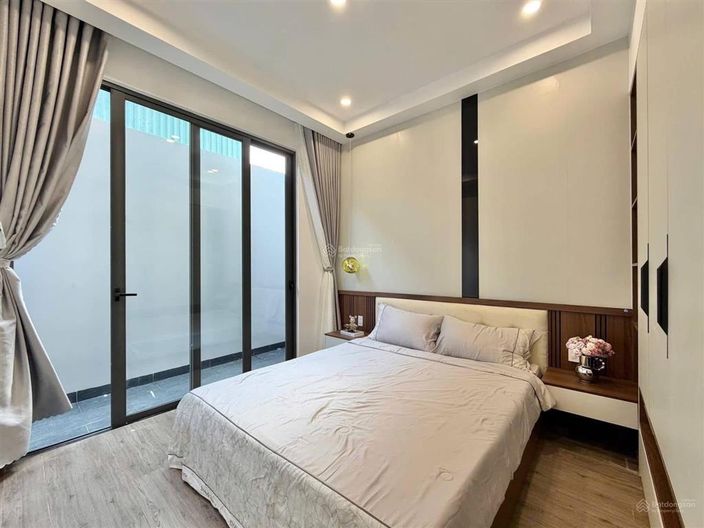 Kim ngưu, hai bà trưng  47m2 x 5t  10m ra ô tô tránh  11 tỷ có tl  sổ long lanh
