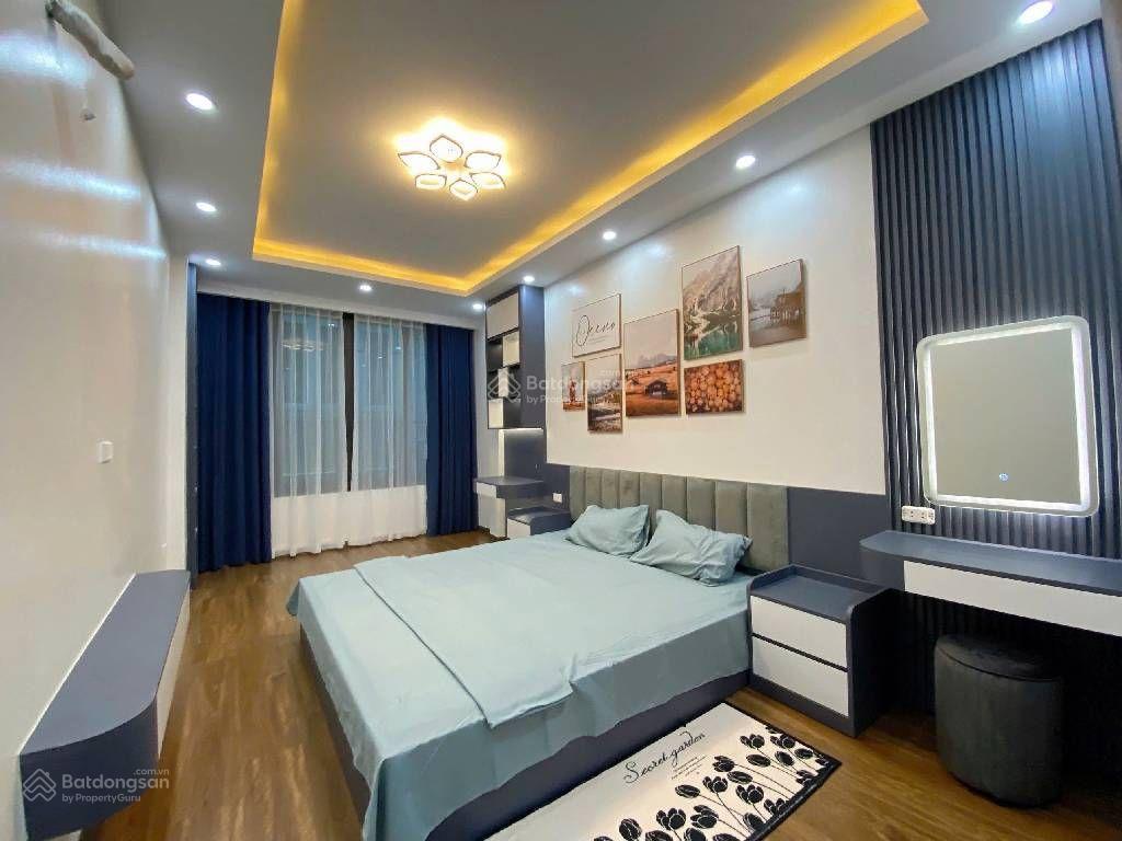 Hoàng cầu  47m2 x 5t  10m ra ngõ 3 ô tô tránh  nhỉnh 11 tỷ có tl  hiếm