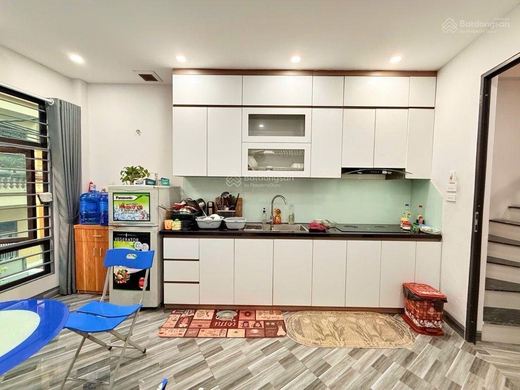 Chùa bộc  45m2 x 5t  7 phòng ngủ  mt hơn 4m  15m ra mặt phố  nhỉnh 12 tỷ có tl.