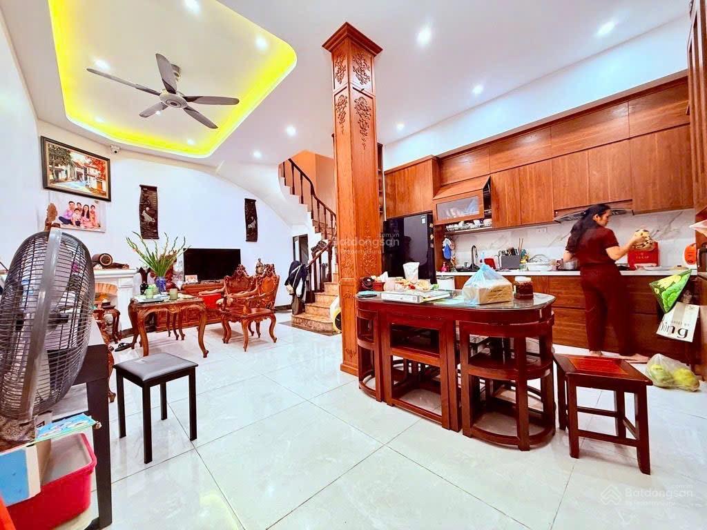 Đống đa  42m2  lô góc 2 thoáng  10m ra ô tô tránh  hơn 8tỷ có tl.