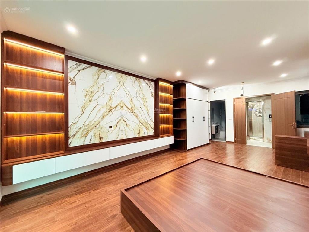 Đống đa  không quy hoạch  35m2 x 6t  thang máy  10m ra ngõ 2 ô tô tránh  10 tỷ tl mạnh.