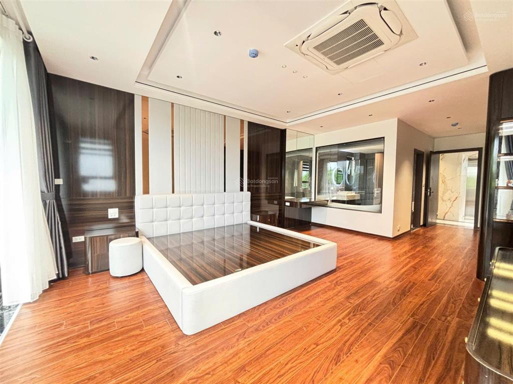 Lê đại hành, không quy hoạch  42m2 x 5t, thang máy  15m ra ô tô tránh  hàng xóm vincom bà triệu