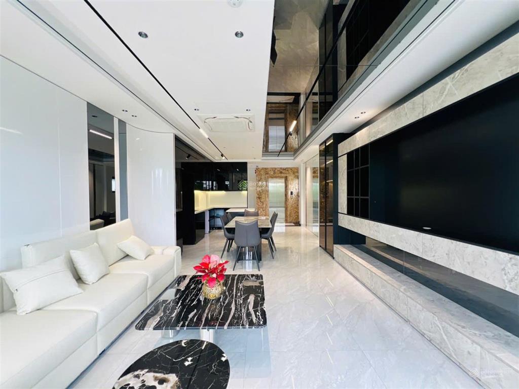 Lê đại hành, không quy hoạch  42m2 x 5t, thang máy  15m ra ô tô tránh  hàng xóm vincom bà triệu