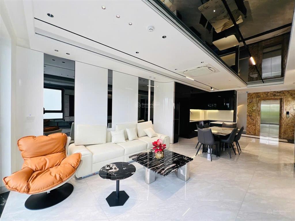 Lê đại hành, không quy hoạch  42m2 x 5t, thang máy  15m ra ô tô tránh  hàng xóm vincom bà triệu