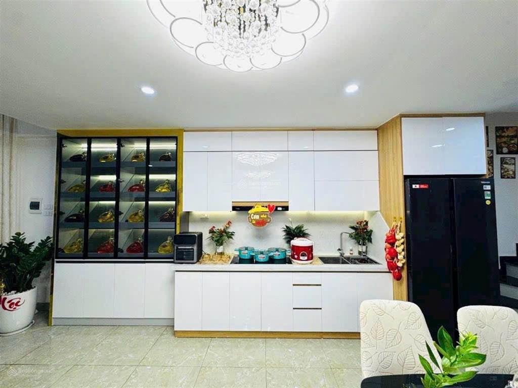 Hoàng văn thái  phân lô cán bộ  40m2 x 5t  thang máy  gần phố  hơn 10 tỷ có tl.