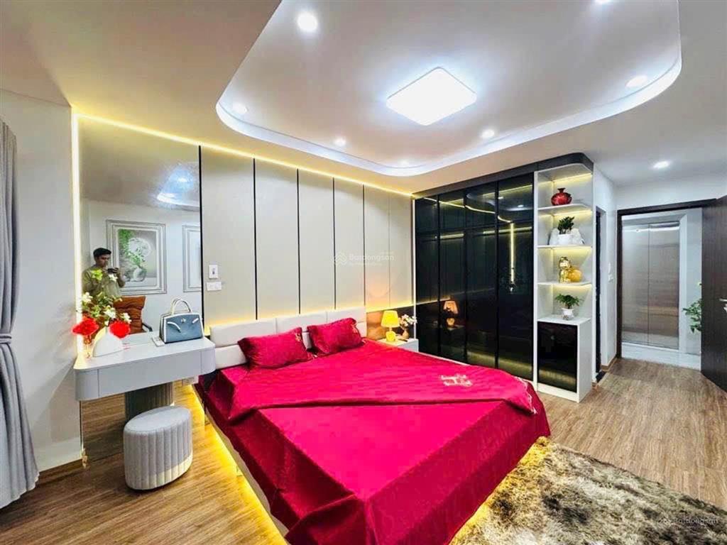 Hoàng văn thái  phân lô cán bộ  40m2 x 5t  thang máy  gần phố  hơn 10 tỷ có tl.
