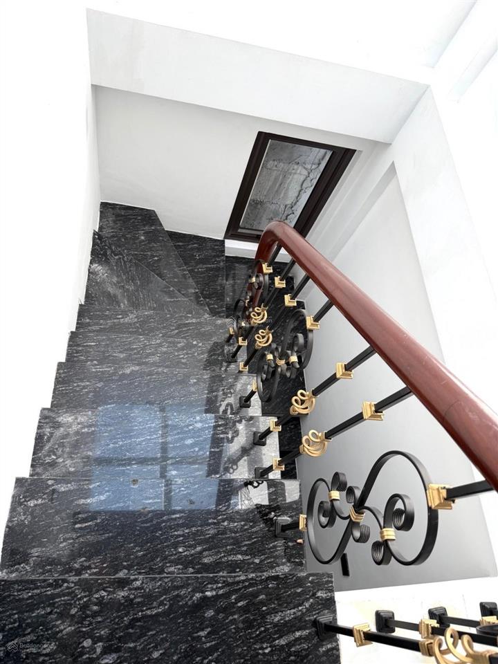 Ô chợ dừa, đống đa  36m2 x 6t  ô tô đỗ gần  thang máy  mặt tiền hơn 4m. 10 tỷ có tl.