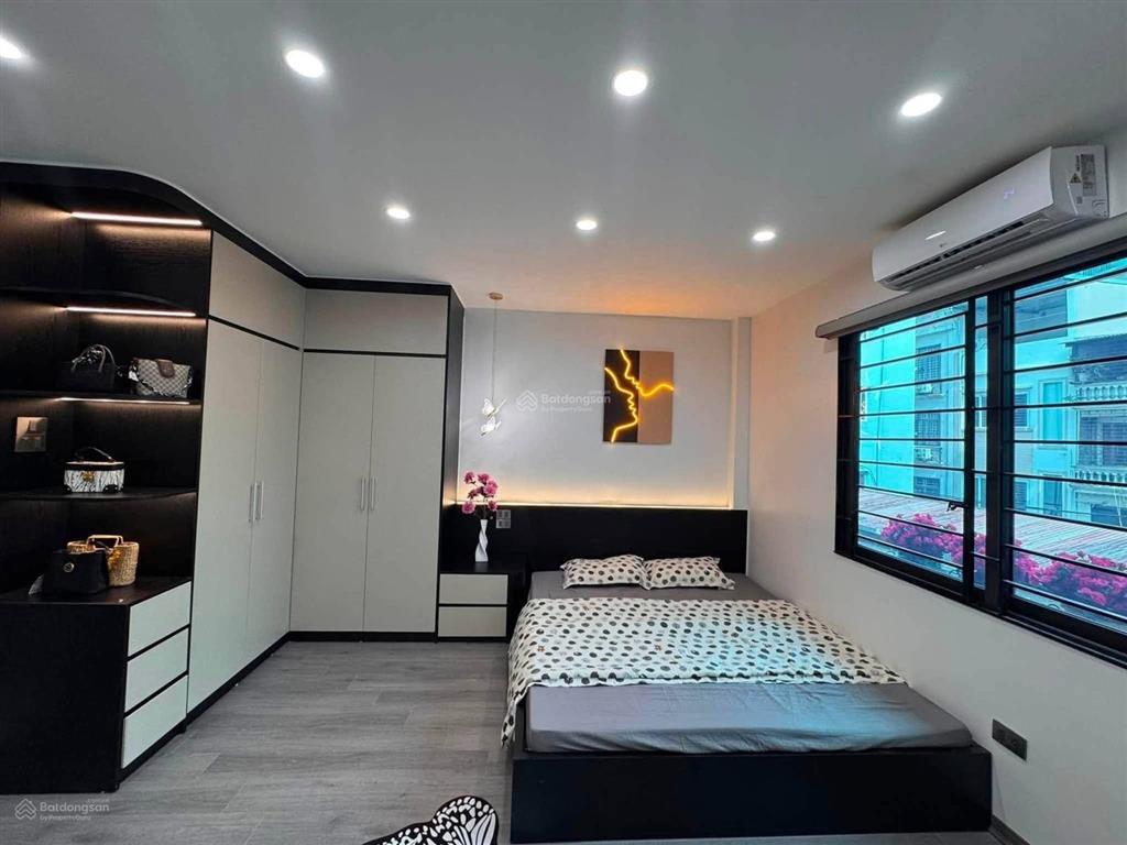 Hàng xóm vincom bà triệu  đại cồ việt  42m2 x 5t  thang máy  ô tô đỗ gần  12 tỷ tl mạnh.