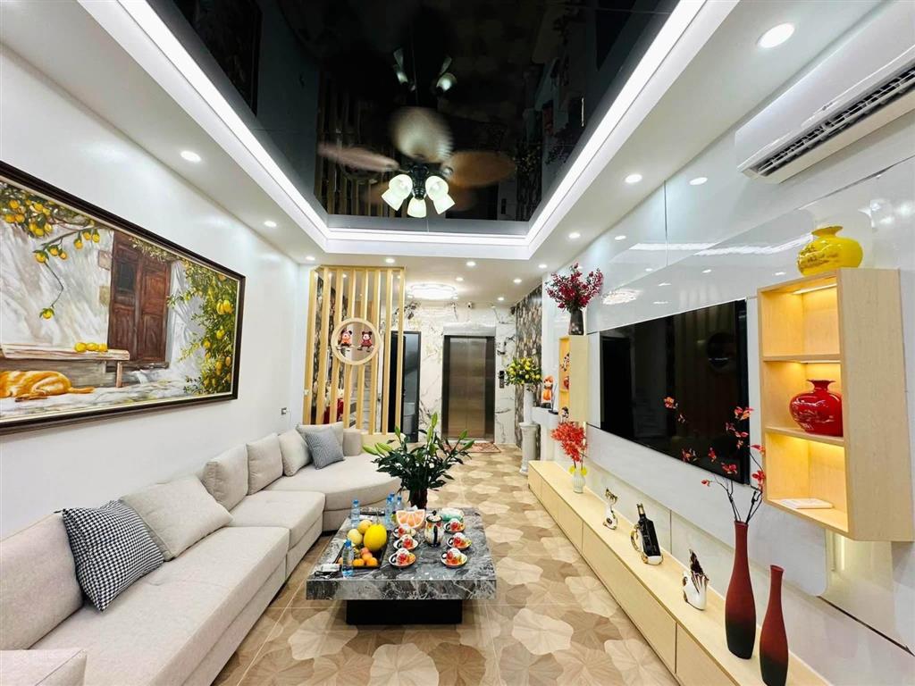 Giảng võ  40m2 x 7t  lô góc. thang máy  ô tô đỗ gần  chỉ nhỉnh 12 tỷ có tl.
