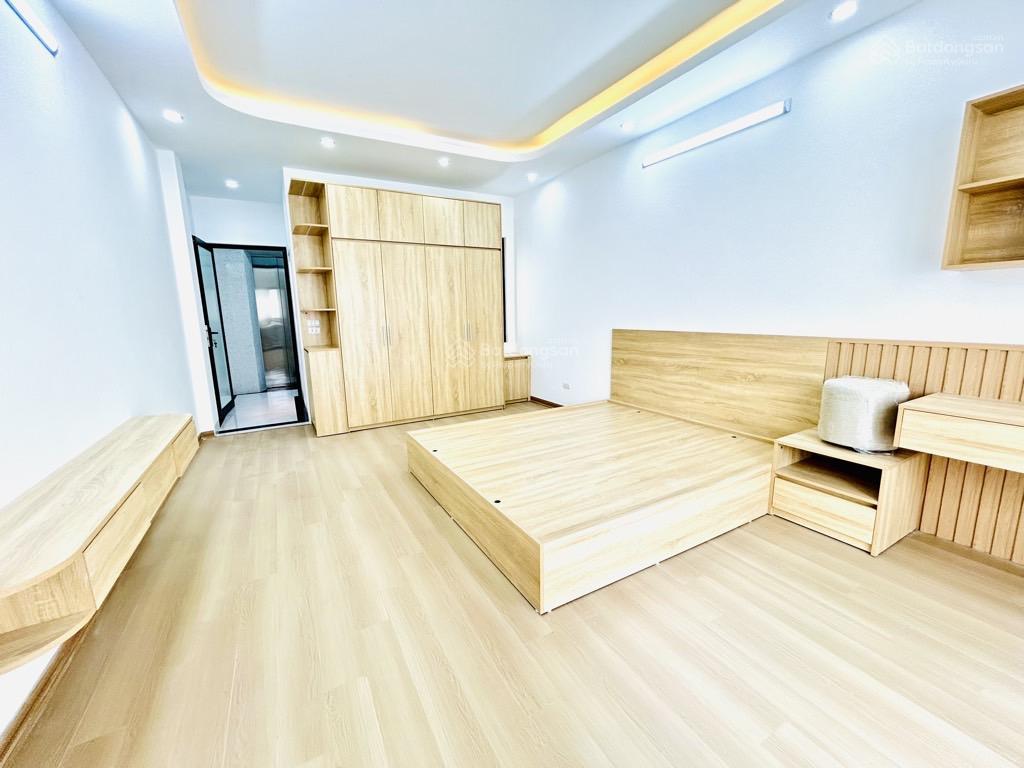 Hơn 9 tỷ  xã đàn  35m2 x 6t  thang máy  phân lô  20m ra ô tô tránh  không quy hoạch